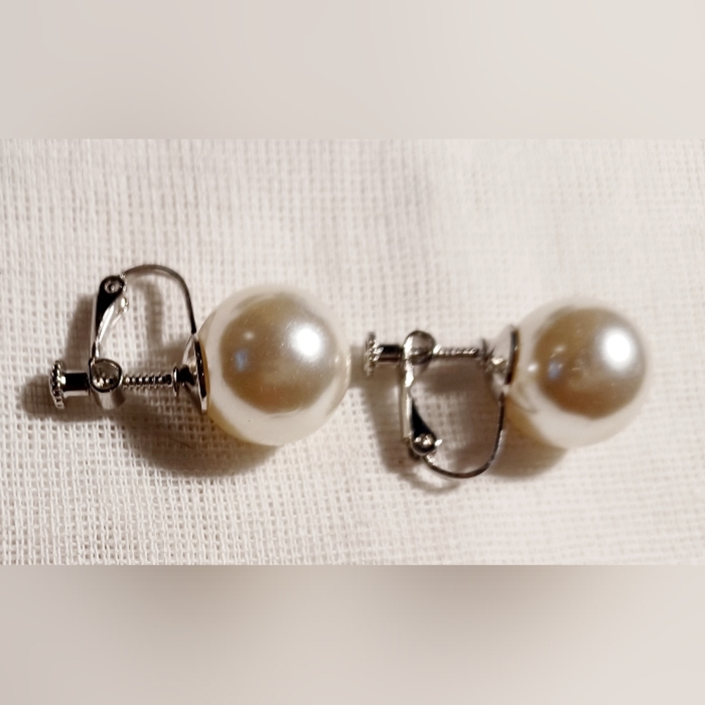 Classic screw back faux pearl clip on earrings